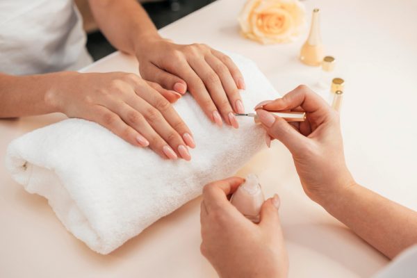Nail Salon στη Λαμία αναζητά τεχνίτρια νυχιών